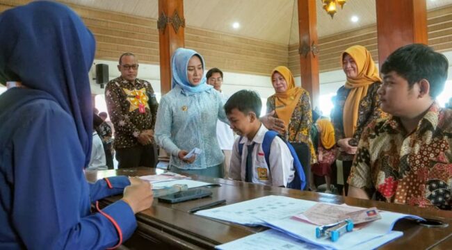 Lebaran Penuh Harapan: Pemkot Mojokerto Salurkan Bantuan Sosial Bersama PT Pos Indonesia. Ist 
