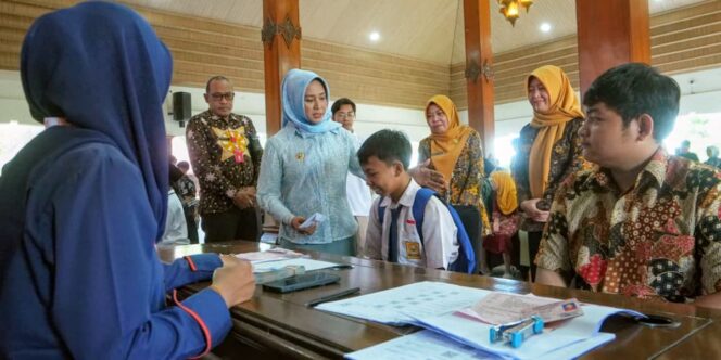 
					Lebaran Penuh Harapan: Pemkot Mojokerto Salurkan Bantuan Sosial Bersama PT Pos Indonesia. Ist 