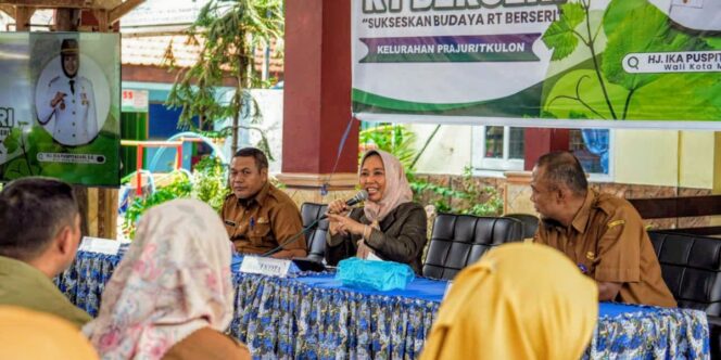
					Ning Ita Hidupkan Kembali Bank Sampah RW Lewat Budaya RT Berseri. Ist