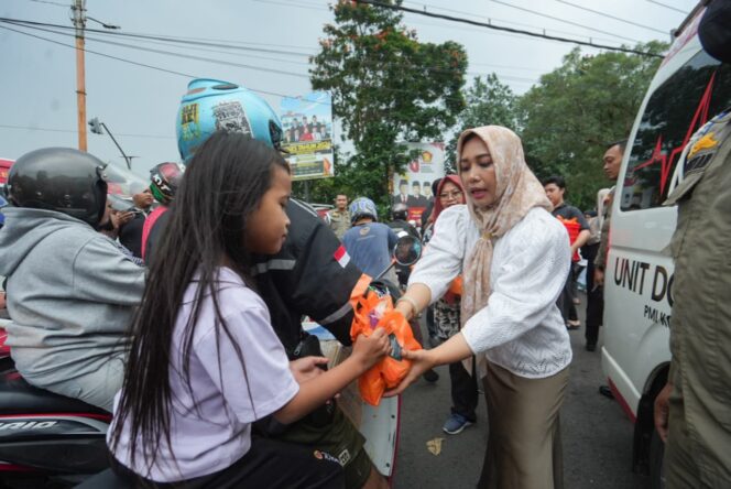 
					PMI Kota Mojokerto Tebar Kebaikan Ramadan, Perkuat Misi Kemanusiaan. Ist