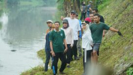 Ning Ita & Cak Sandi Pimpin Kerja Bakti, Warga Mojokerto Bersatu Jaga Sungai Brangkal. Ist