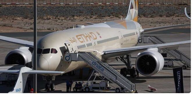 
					Etihad batalkan penerbangan