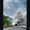 Perjalanan dari Semarang menuju Solo, sebuah mobil Fird EcoSport terbakar. Sopi dan dua penumpang selamat, Sabtu siang 21 maret 2026. Foto: jejak.1menit