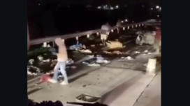 PO bus Centrum jurusan Jakarta-Semarang --dalam susana arus mudik-- menyantap sebuah pikup yang sedang parkir di bahu jalan tol Pejagan-Pemalang. Kondisi berantakan, bus terblaik masuk ke persawahan, Selasa malam 23,30 WIB. Foto: Instagram@pemalang'update