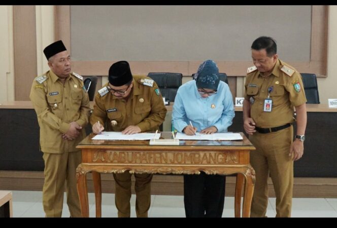 
					Bupati Jombang dan Kejari Jombang teken perpanjangan MoU kerja sama penangan hukum, Selasa 3 Maret 2026. Foto: kominfo pemkab jombang