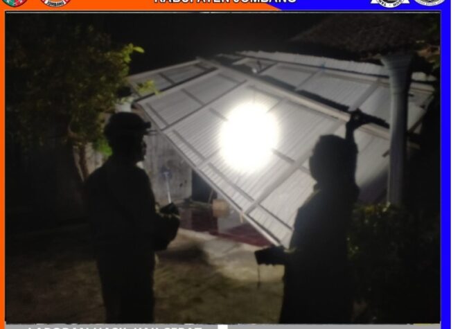 
					12 Rumah di Jogoroto dan Sumobito Rusak Akibat Hujan Disertai Angin Kencang