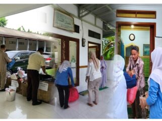 DLH Pemkab Jombang, Jumat 6 Maret 2026, menggelar program bagi takjil dan sedekah sampah. Foto: Jombabgkab.go.id