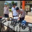 Sipropam Pokres Gresik melakukan peneriksaan senjata personer, siaga pengamanan Lebaran. Foto: polres gresik