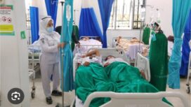 Siswa siswi SMK di Sidikadang, Dairi, Sumatera Utara, mendapat perawatan di rimah sakit, diduga keracunan menu majaman MBG. Foto: ist