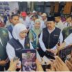 Gubernur Jatim Khofifah didampingi bupati Jombang Warsubi sapa bansos, Rabu 11 Maret 2026. Foto: jombangkab.go.id
