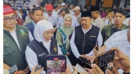 Gubernur Jatim Khofifah didampingi bupati Jombang Warsubi sapa bansos, Rabu 11 Maret 2026. Foto: jombangkab.go.id
