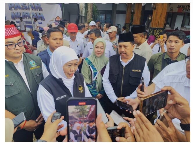 
					Gubernur Jatim Khofifah didampingi bupati Jombang Warsubi sapa bansos, Rabu 11 Maret 2026. Foto: jombangkab.go.id
