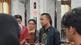 Tim MBG Watch menyerahkan permohonan Judicial Review ke Mahkamah Konsitusi (MK). Foto: Instagram@MBG Watch