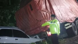 Kecelakaan tragis terjadi di Batang, Jawa Tengah, Selasa malam 10 Maret 2926. Seorang tewas terlindas truknya sendiri  Foto: instagram@batanghelp