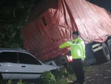 Kecelakaan tragis terjadi di Batang, Jawa Tengah, Selasa malam 10 Maret 2926. Seorang tewas terlindas truknya sendiri  Foto: instagram@batanghelp