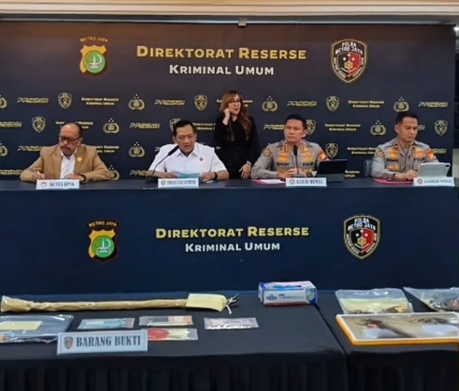
					Polda Metro Jaya menggelar konferensi pers, terkait penangkapan terduga pembunuh Ermanto Usman.Foto: Dok/ polda metro jaya
