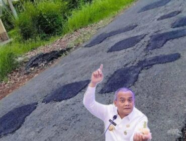 Inilah sukses gubernur Jateng Luthfie yang telah  menembel 93.000 lubang dinjalan. Foto: 