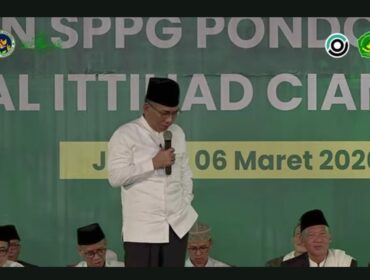 Gus Yahya Staquf sedang memberikan sambutan peresmian SPPG di ponpes Al-Ittihad Cianjur. Foto: tangkap layar video Youtube@NU Online