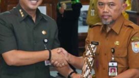 KPK menetapkan bupati Syamsul Auliya Rahman dan Sekda Cilacap Sadmoko Danardono. Foto saat bupati melantik sekda Cilacap. Foto: ist 