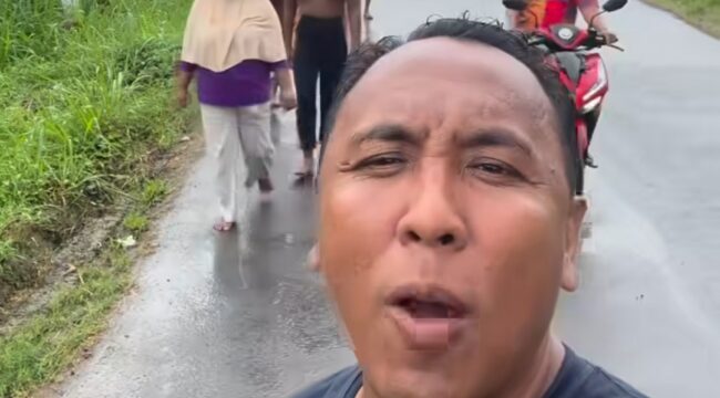 Pak Purnomo, polisi baik dengan moto Sinau Baik, secara khusus membuat konten dengan latar belakang para pasien ODGJ sedang olahraga jalan pagi. Pak Purnomo mengundang Denny Caknan datang ke yayasannya di Lamongan, untuk hibur 208 pasien yang menjalani perawatan disana. Foto: Instagram@purnomopolisibaik