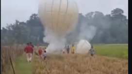 Aparat kepolisian Polres Jombang dan Polsek Jogoroto gerebek lokasi penerbangan balon udara di wilayah Kec Jogoroto Kab Jombang, Sabtu (28/3/26). Foto: Instagram@jombanginformasi_