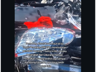 Kondisi kencaraan Calya remuk, setelah menbrak sisi kiri sebuah truk perjalanan dari Menuju Pemalang. Polisi dari Satuan Lalu Lintas (Satlantas) Polres Tegal menangani kecelakaan maut keluarga Gunawan di Tol Pejagan-Pemalang KM 290+700 pada 19 Maret 2026. Foto: Instagaram@batanghelp