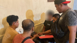 Serse Polres gresik mengamankan barang bukti berupa bubuk mercon seberat 2 kh di sebuah kafe di Gresik. Foto: Ist