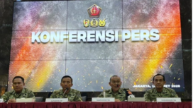 Komandan Pusat Polisi Militer TNI, Mayjen Yusri Nuryanto, membeberkan identitas para tersangka dalam konferensi pers di Mabes TNI, Jakarta, Rabu (18/3/2026). Foto: kumparan