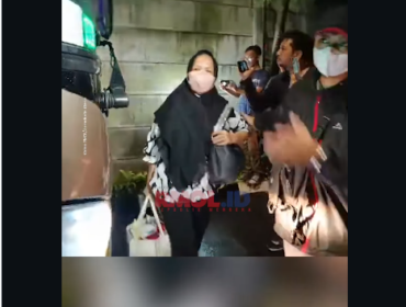 Menggunakan sebuah bus wisata, KPK menangkut 11 orang yang terjaring dalam operasi tangkap tangan di sebuah kawasan di Semarang, pada Selasa dinihari 3 Maret 2026. Selanjutnya mereka diangkut menggunakan bus dibawa ke Jakarta,  Foto: Instagram@rmol.id