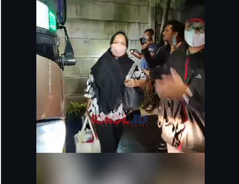 Menggunakan sebuah bus wisata, KPK menangkut 11 orang yang terjaring dalam operasi tangkap tangan di sebuah kawasan di Semarang, pada Selasa dinihari 3 Maret 2026. Selanjutnya mereka diangkut menggunakan bus dibawa ke Jakarta,  Foto: Instagram@rmol.id