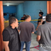 Polisi melakukan olah TKP atas laporan pemilik usaha ayam Perumahan Mega Regency, Bekasi, Jawa Barat. Disitt u polisi meneliti temuan korban mutilasi yang disiampan di dalam freezer ayam. Foto: antara