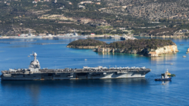 Kapal induk USS Gerald Ford, kapal terancggih di dunia, saat ini telah tiba di pantai utara Haifa, Israel. Foto: ist