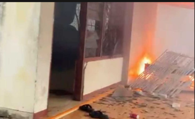 
					Atap teras rusak dan tiga bocah alami luka-luka akibat main petasan di Dusun Godong, Desa Genukwatu, Kecamatan Ngoro, Jumat 20 Maret 2026. Foto: ist