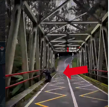 Terekam pada pukul 09.18 wib, Selasa, 31 Maret 2026, pemuda ini sedang duduk santai dan tenang di pinggir jembatan Cangar. Jembatan ipenghubung antara Batu-Mojokerto. Disitu pula pemuda itu nekad terjun setinggi 100 meter hingga tubuhnya menyentuh tanah. Ia mengakhiri hidupnya. Foto: Instagram@info.lantas.,ojokerto