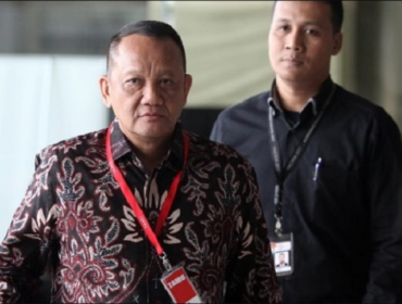 Mertua dan manentu sama-sama diajukan ke meja hijau kasus TPPU dan Gratfikasi, (Kanan) Nurhadi mantan sekretaris MA, dan menantunya Rezky Herbiyono. Foto: dok/antara