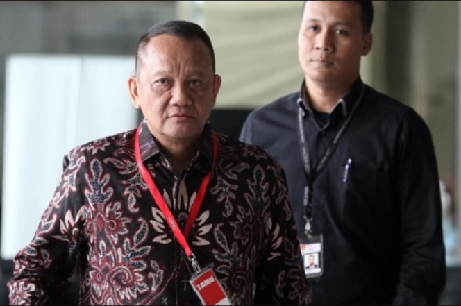 
					Mertua dan manentu sama-sama diajukan ke meja hijau kasus TPPU dan Gratfikasi, (Kanan) Nurhadi mantan sekretaris MA, dan menantunya Rezky Herbiyono. Foto: dok/antara