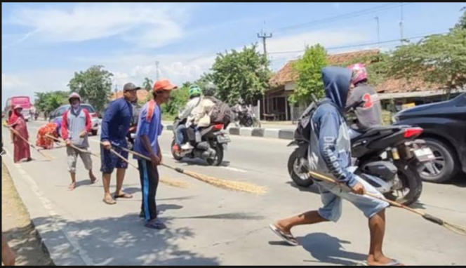 
					Gubernur Jawa Barat, Dewdi Mulyadi meliburkan 159 warga Indramayu-Subang yang melakukan aksi 'sapu koin' saat Lebaran, dengan kompensasi Rp 50.000/ hari selama 12 hari, total Rp 600.000/ orang. Foto: bandung.bisnis