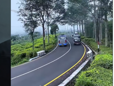 Jalan mulus, suasana kanan kiri indah dan elok dipandang di jalur utama jalan provinsi Jawa Barat yang telah selesai dibangun menyambut acara nasional arus mmudil dan arus balik Lebaran yang jatuh antara tanggal 18-19 Maret 2026. Foto:  instagram@dedimulyadi71