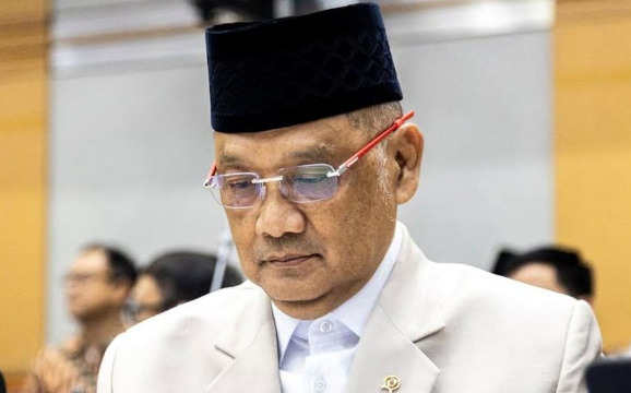 Menteri Haji dan Umrah RI, Mochamad Irfan Yusuf tegaskan meski dibayang-bayangi Perang Teluk, pemerintah RI tetepakan jamaah haji berangkat tetap pada tanggal 22 April 2026. Foto: Ist