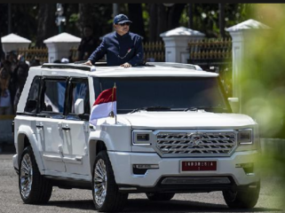 Inilah mobil Maung buatan pindad seharga Rp 1 miliar dengan kekuatan khusus anti peluru, kalah jauh harganya dengan mobil dinas Gubernur Kaltim, Rudi Mas'ud Range Rover Autobilography Rp 8.5 miliar. Foto: Ist