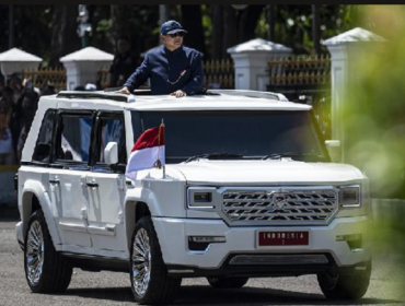 Inilah mobil Maung buatan pindad seharga Rp 1 miliar dengan kekuatan khusus anti peluru, kalah jauh harganya dengan mobil dinas Gubernur Kaltim, Rudi Mas'ud Range Rover Autobilography Rp 8.5 miliar. Foto: Ist