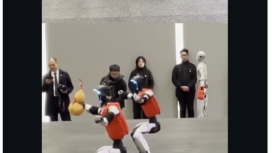 Rombongan pemimpin  negara jerman dipimpin Kanselir Friedrich Merz mendapat sambutan tontonan Robot Kungfu dari tuan rumah Pemerintah China. Membuat para tamu geleng-geleng kepala> Fot: Instagram@reuters