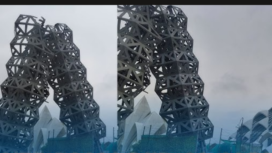 Tower Telkomsel dan Indosar di samping bangunan masjid Al-Jabbar, Bandung,, roboh diterjang angin bandai, Kamis sore, 19 Maret 2026. Foto: tribunpriangan