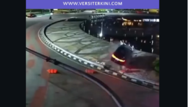 Inilah kendaraan listrik BYD yang digunakan untuk taksi online, tiba-tiba hilang kendali. Mobil menerabas pembatas bundaran HI, Jakarta Pusat, hingga akhirnya nyemplung ke kolam, Rabu dinihari pukul 04.00 WIB. Foto: Instagram@versiterkini