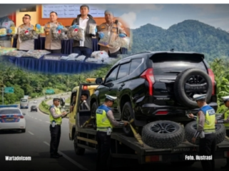 Di dalam ban serep inilah pelaku menyembunyikan sabu 26,7 kh, diangkut menggunakan towing dan Pajero sebagai kamufalase. Foto: Instagram@warta.com