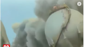 KIlang minyak Ras Tanura milik ASrab Saudi, Senin 2 Maret 2026, terbakar hebat akibat dihancar drone Iran. Foto: Insragram:worldinlast24houss