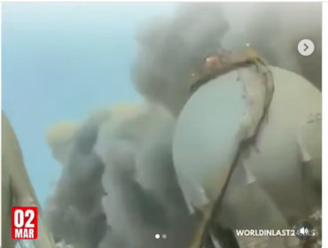 KIlang minyak Ras Tanura milik ASrab Saudi, Senin 2 Maret 2026, terbakar hebat akibat dihancar drone Iran. Foto: Insragram:worldinlast24houss