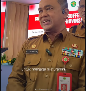 Plt Kepala Kesbangpol Kaltim, Arih Franata Filifus Sembiring (AFF Sembiring) di depan wartawan meminta maaf atas kegagalannya memberikan uang saku Rp 105.000/ orang kepada  sebanyak 400 orang delegasi dari 100 ormas di Kalimantan Timur dalam acara Coffee Morning, yang dilaksanakan Senin 13 April 2026. Foto: Instagram@kaltimtoday.co