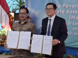 Direktur Utama RSCM Supriyanto Dharmoredj menandatangani Nota Kesepahaman (MoU) dengan Komisaris Utama SCL Group Lee Kyoung Ryul pada Senin (27/4). Penandatanganan kerja sama ini menjadi langkah strategis dalam memperkuat pengembangan layanan diagnostik modern berbasis teknologi serta memperluas jejaring kolaborasi kesehatan antara Indonesia dan Korea Selatan. 


Artikel ini telah tayang di Tribunnews.com dengan judul Metode Deteksi Dini Kanker Terbaru Ada di Indonesia, Pemeriksaan Melalui Sampel Darah, https://www.tribunnews.com/kesehatan/7823001/metode-deteksi-dini-kanker-terbaru-ada-di-indonesia-pemeriksaan-melalui-sampel-darah?page=all&s=paging_new&utm_source=copilot.com.
Penulis: Rina Ayu Panca Rini
Editor: Anita K Wardhani