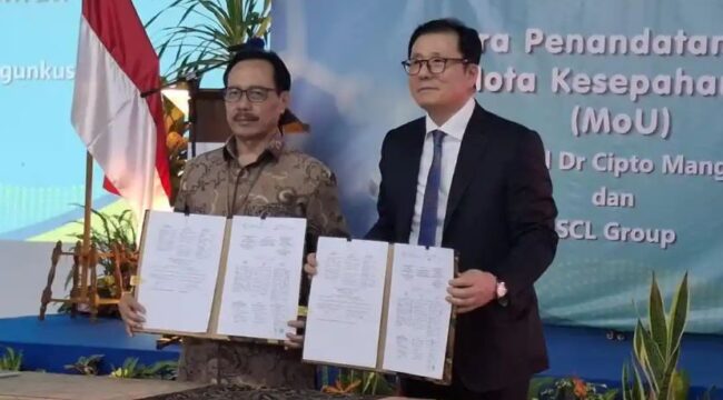 Direktur Utama RSCM Supriyanto Dharmoredj menandatangani Nota Kesepahaman (MoU) dengan Komisaris Utama SCL Group Lee Kyoung Ryul pada Senin (27/4). Penandatanganan kerja sama ini menjadi langkah strategis dalam memperkuat pengembangan layanan diagnostik modern berbasis teknologi serta memperluas jejaring kolaborasi kesehatan antara Indonesia dan Korea Selatan. 


Artikel ini telah tayang di Tribunnews.com dengan judul Metode Deteksi Dini Kanker Terbaru Ada di Indonesia, Pemeriksaan Melalui Sampel Darah, https://www.tribunnews.com/kesehatan/7823001/metode-deteksi-dini-kanker-terbaru-ada-di-indonesia-pemeriksaan-melalui-sampel-darah?page=all&s=paging_new&utm_source=copilot.com.
Penulis: Rina Ayu Panca Rini
Editor: Anita K Wardhani